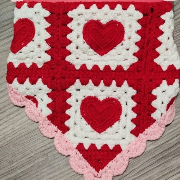 Crochet Valentine's Hearts Head Scarf - Picture 2 of 5